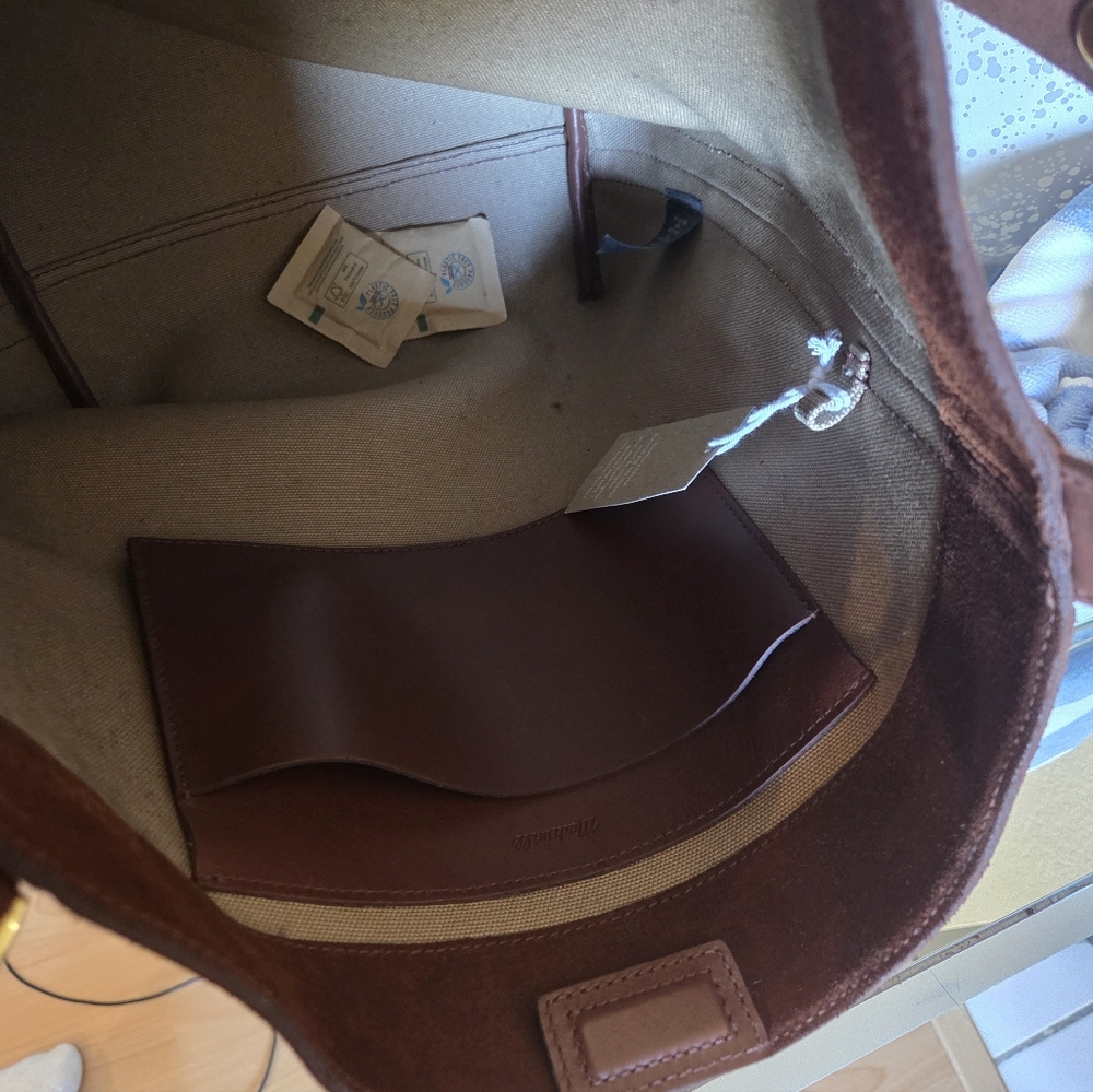 Madewell Essential Bucket Tote Suede - Picture 10 of 11
